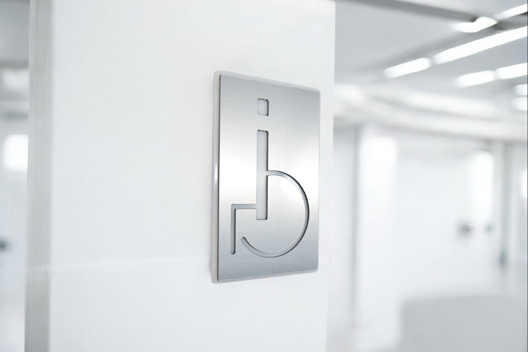 Placa Plateada de Aseo