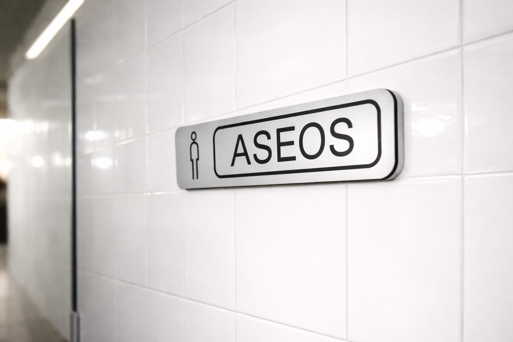 Placa de Aseos en Bicapa con Texto y Pictograma