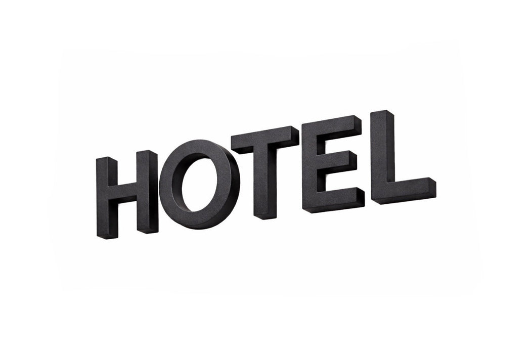 Rótulo exterior de la palabra "HOTEL" impreso en PETG Negro con fondo blanco