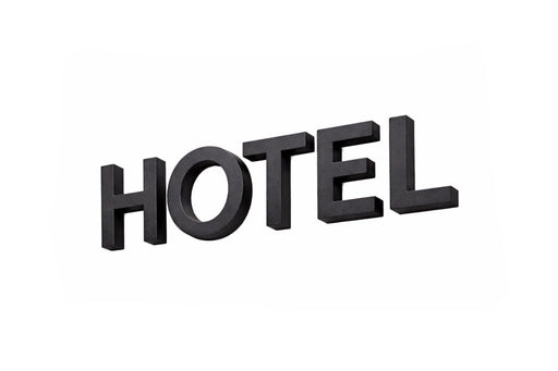 Rótulo exterior de la palabra "HOTEL" impreso en PETG Negro con fondo blanco